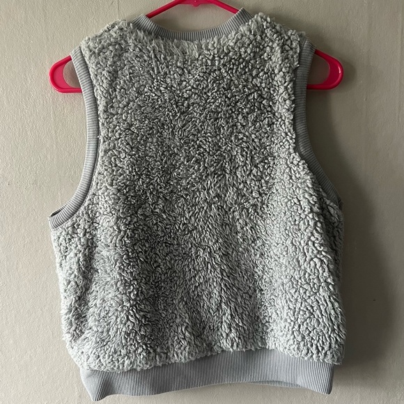 🛍️Aerie Grey Sherpa Vest Size Medium - Picture 4 of 6